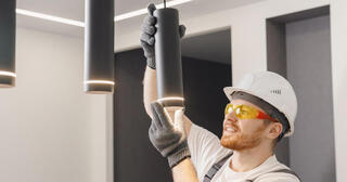 Установка светильников в Новоалтайске под ключ от 460 руб. — профессиональный монтаж светильника, заказать в Мастер24